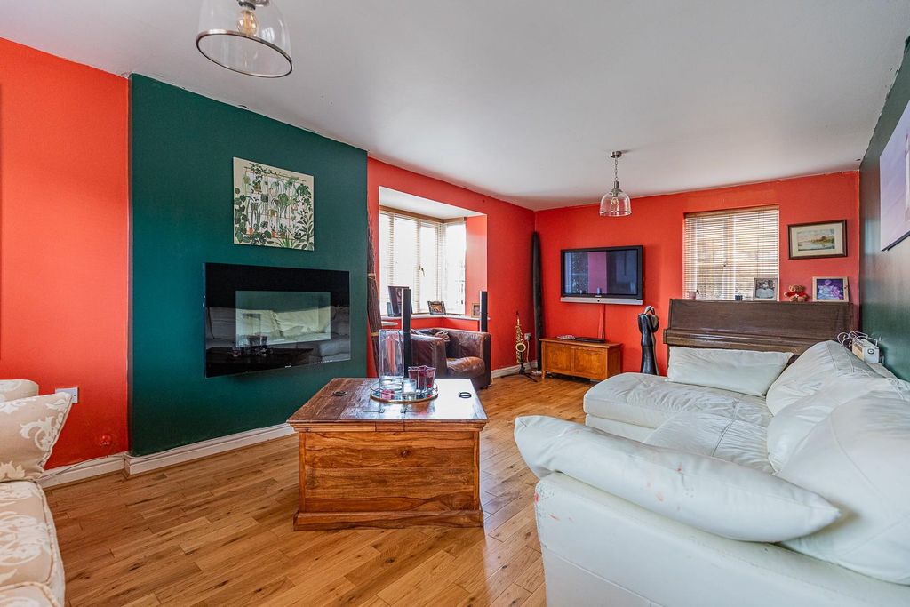 Property photo 2 of 30 Clos Yr Erw 10-3.Jpg