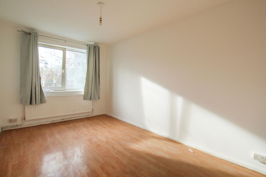 Property photo 3 of 8 Bedroom