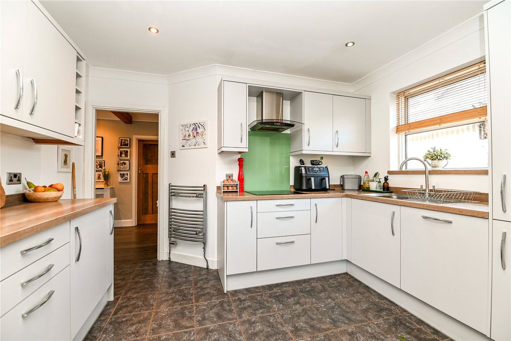 Property photo 3 of 28 Picture No. 04