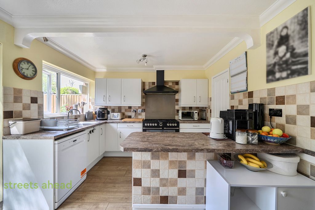 Property photo 3 of 18 033B466c-276E-49B...