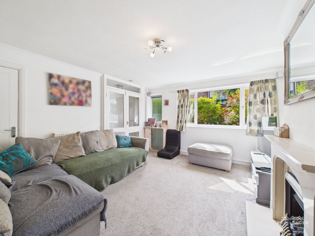 Property photo 3 of 21 Living Room