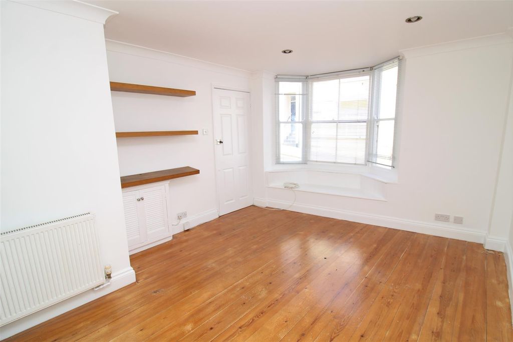 Property photo 3 of 9 Living Room