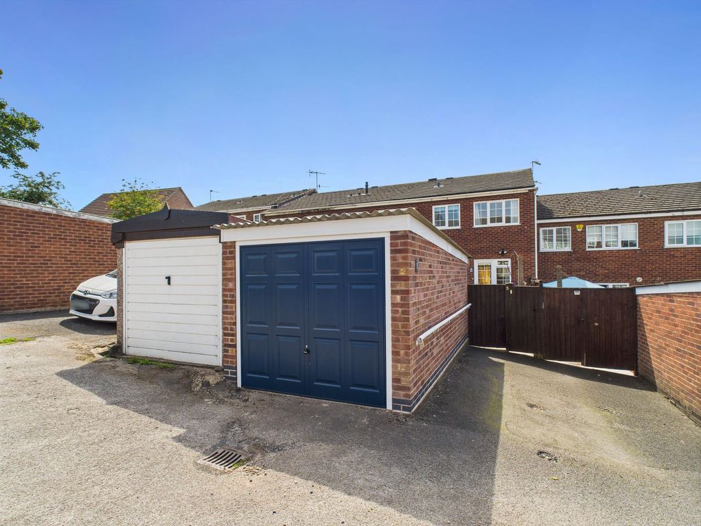 Property photo 2 of 13 Garage