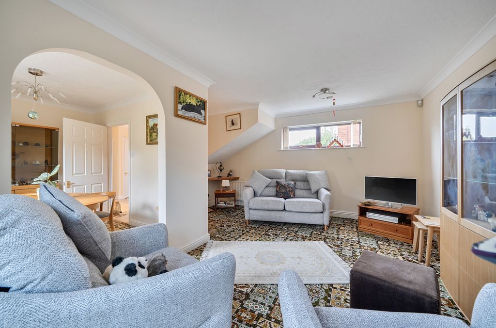 Property photo 3 of 16 1388748-8-693Aeb7...