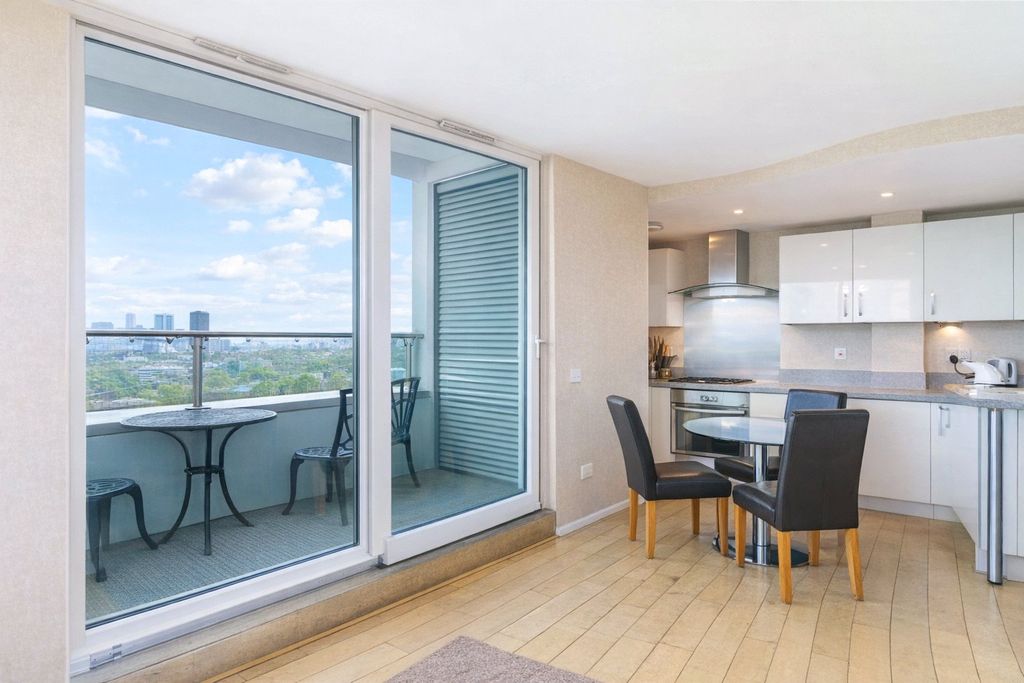 Property photo 3 of 12 Kitchen