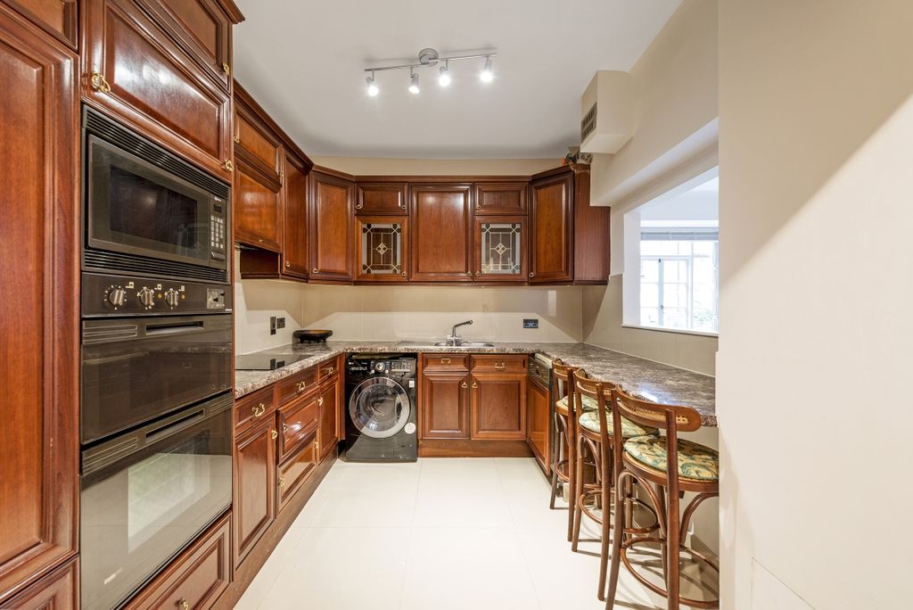 Property photo 2 of 17 10558 (8)