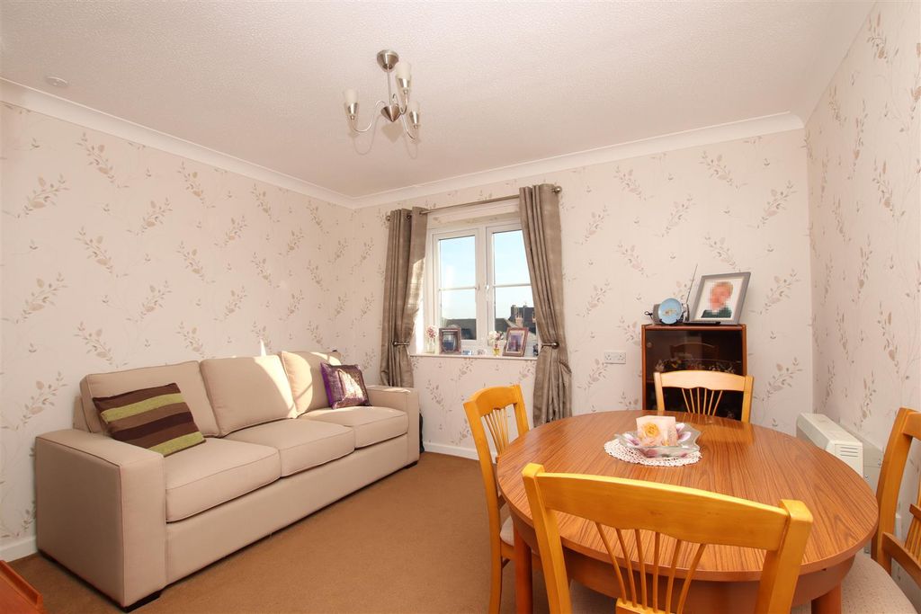 Property photo 3 of 7 Dining Room.Jpg