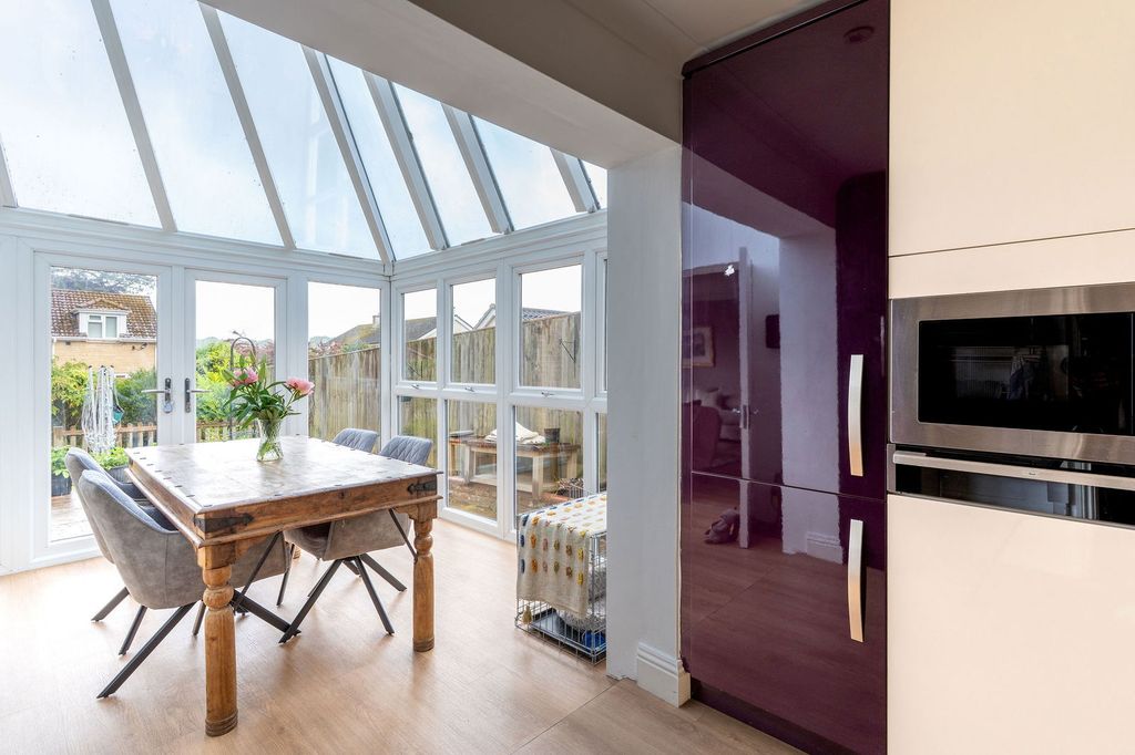 Property photo 3 of 33