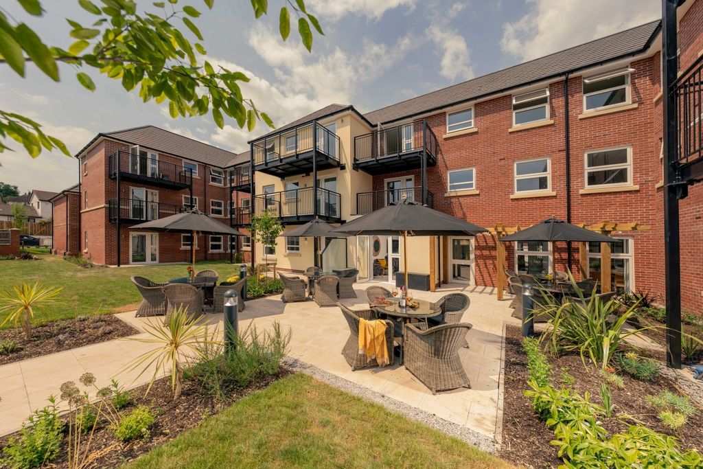 Property photo 1 of 6 Foxglove Place