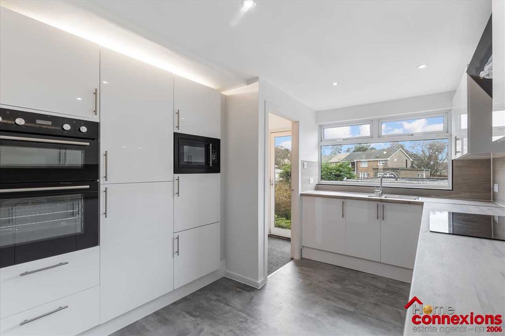 Property photo 2 of 26 Kitchen (1)