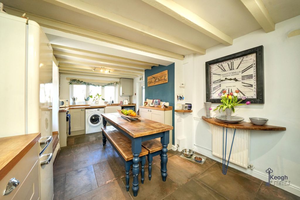 Property photo 3 of 32