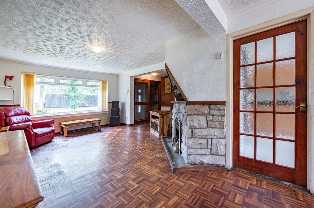 Property photo 2 of 31