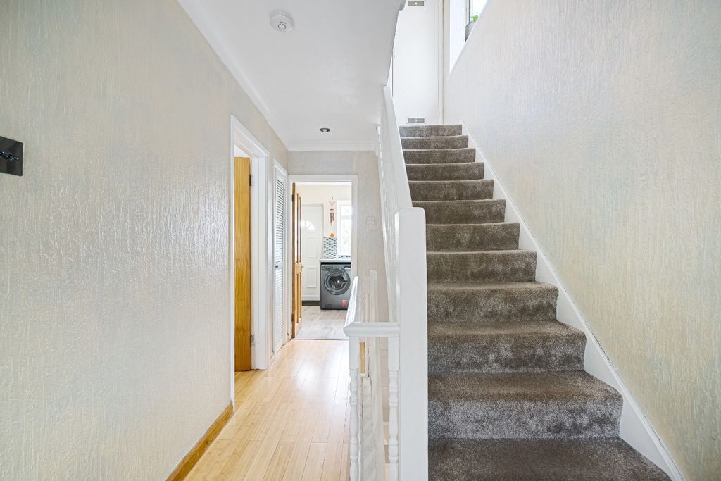 Property photo 2 of 13 3607222