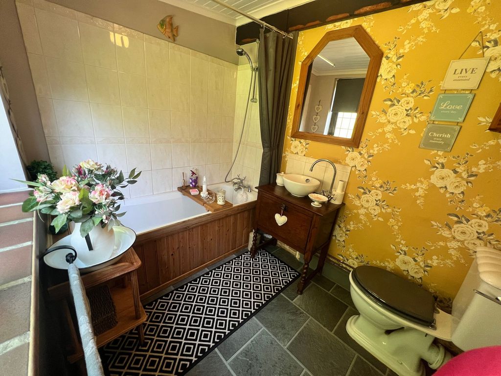 Property photo 3 of 30 Bathroom