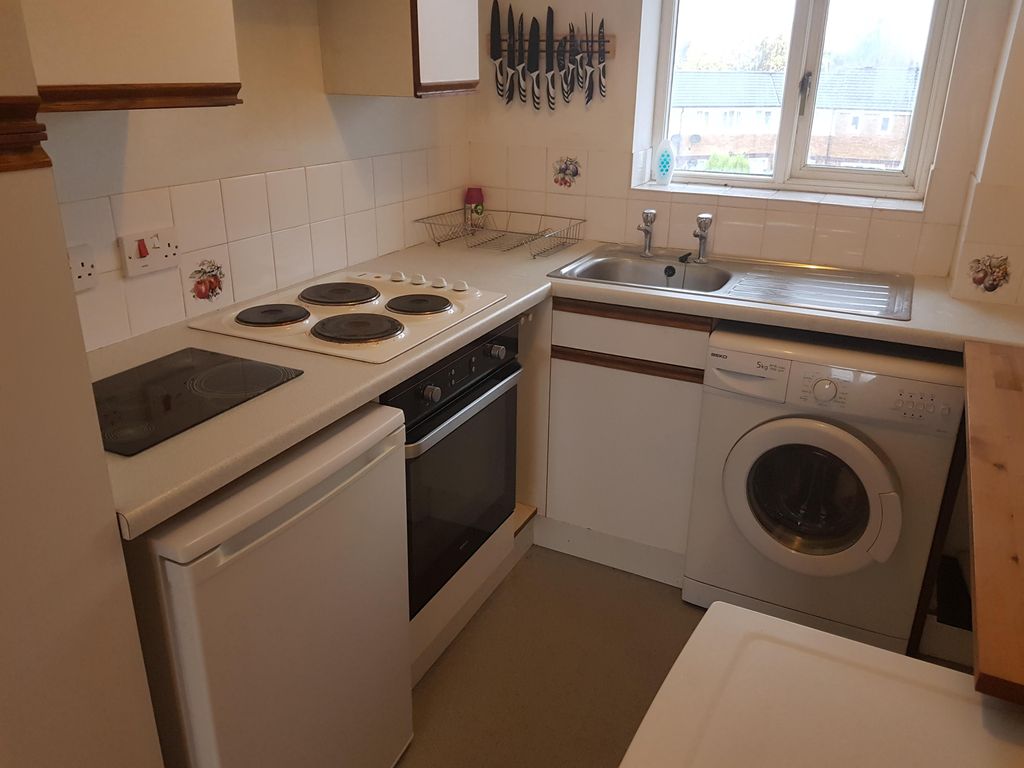 Property photo 2 of 7 Kitchen