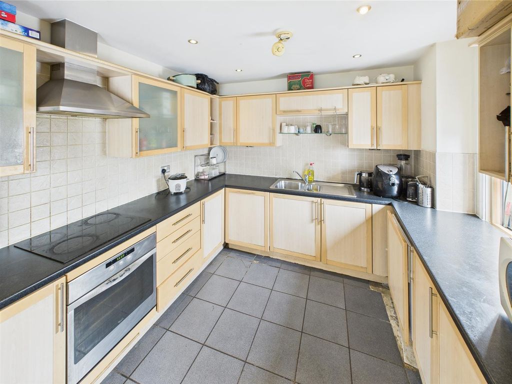 Property photo 3 of 10 Cam03736G0-Pr0143-Still009.Jpg