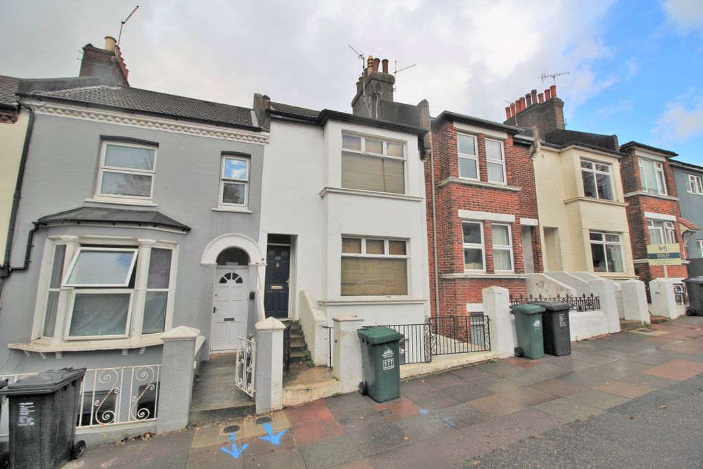 Property photo 1 of 9 2