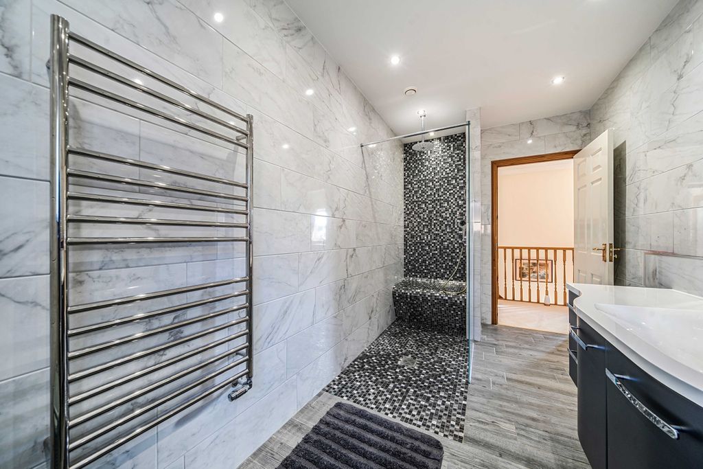 Property photo 3 of 22 Shower Room