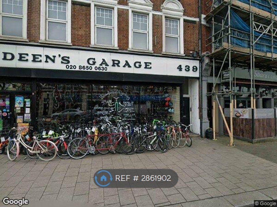 Property photo 1 of 5 2 Bed, 2nd Floor Flat, Beckenham