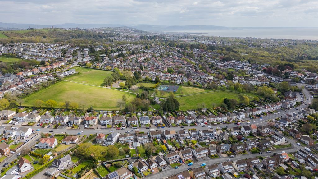 Property photo 2 of 19