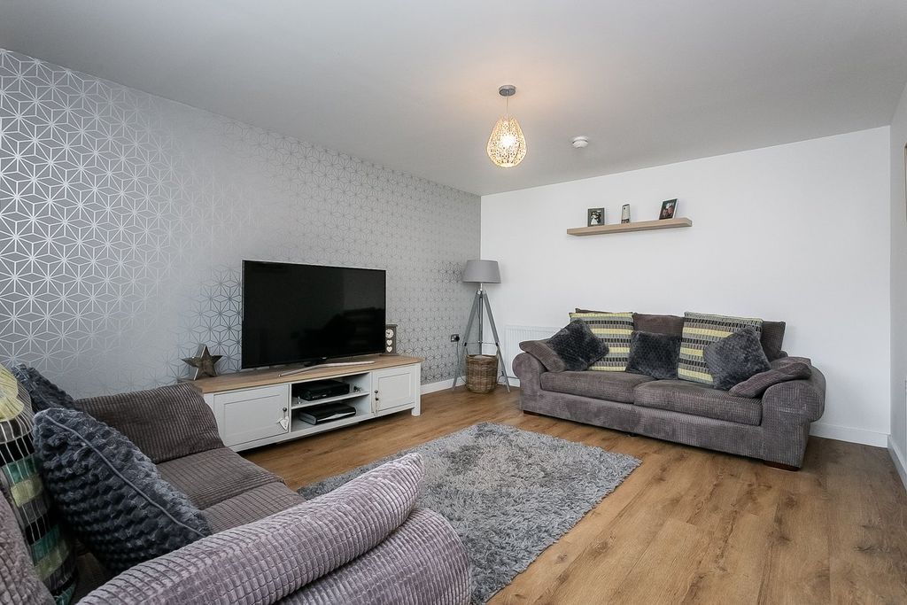 Property photo 3 of 34