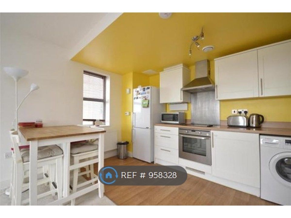 Property photo 3 of 9 Kitchen