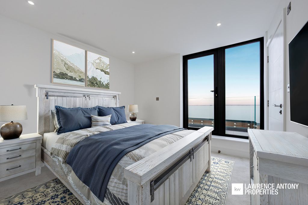 Additional image 9 of 2 bed flat for saleGrand Parade, Leigh-On-Sea SS9