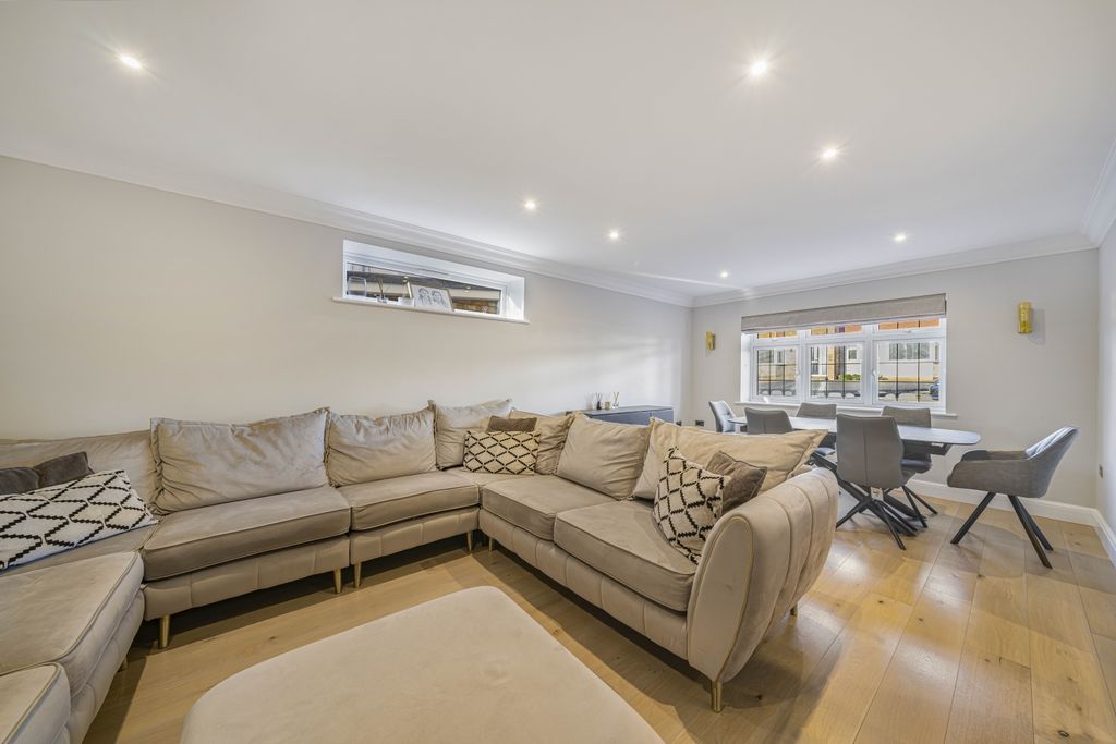 Property photo 3 of 36 Presented By Clinton At Ewemove Bexleyheath And D