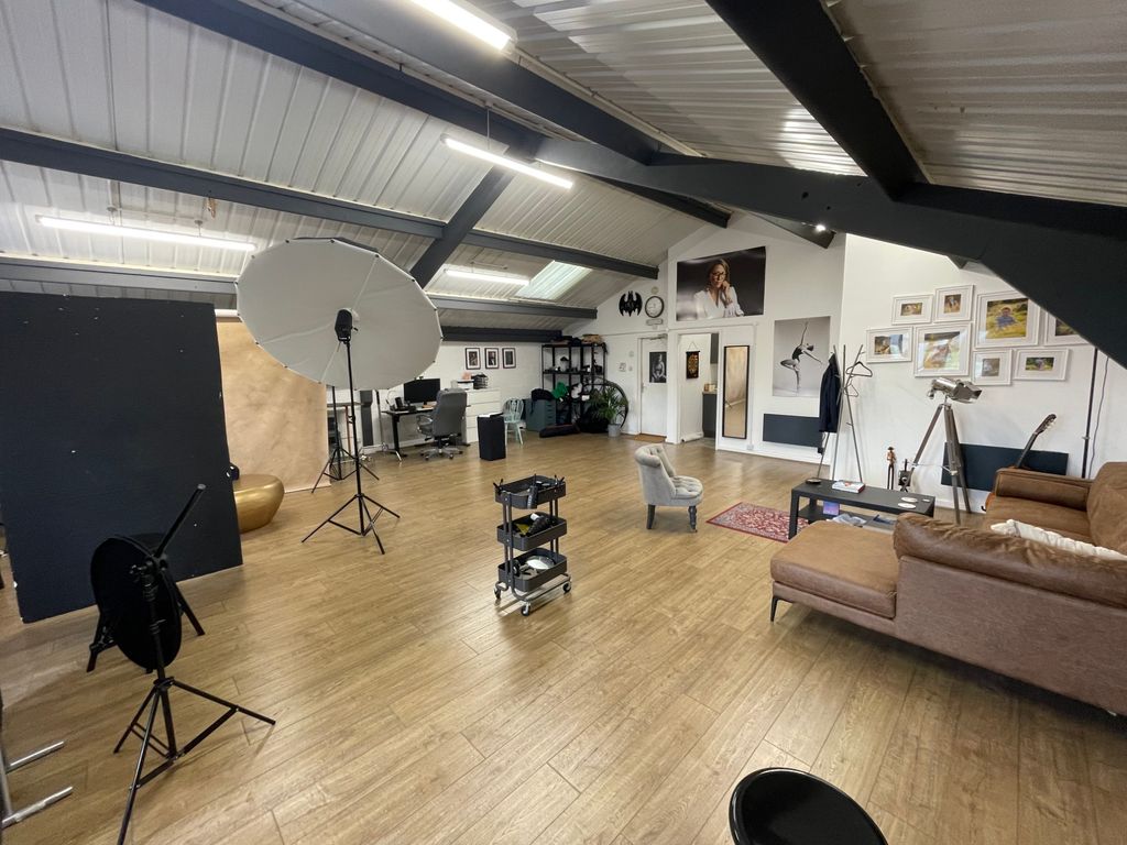 Property photo 3 of 6