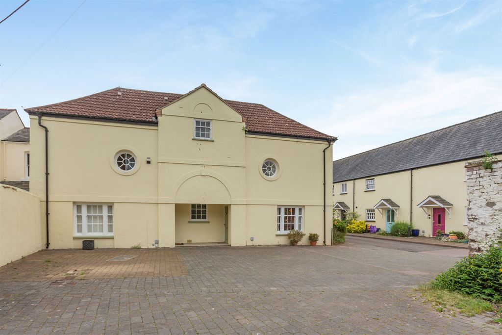 Property photo 1 of 18