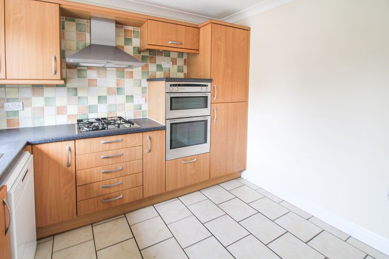 Property photo 3 of 10 Kitchen