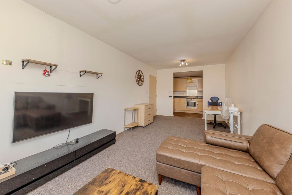 Property photo 3 of 18