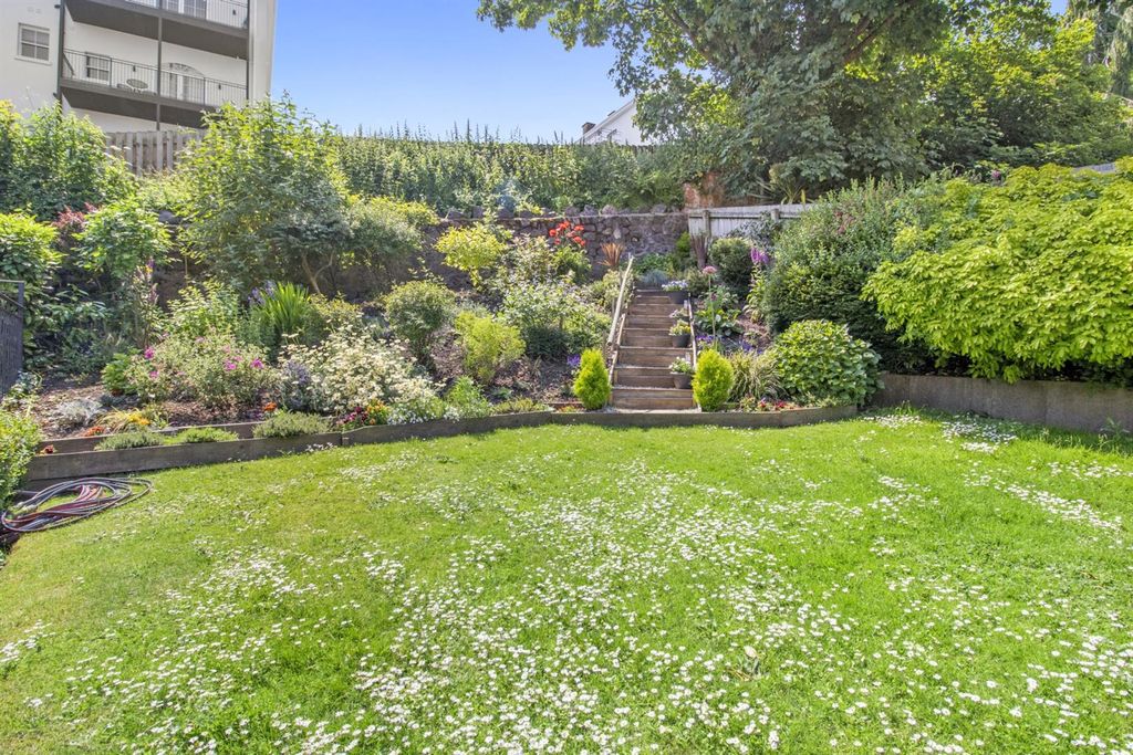 Property photo 3 of 23