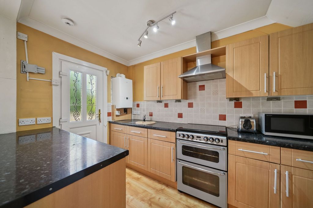 Property photo 3 of 31