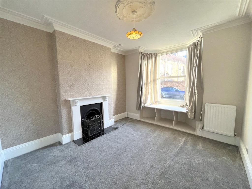 Property photo 2 of 8 Living Room
