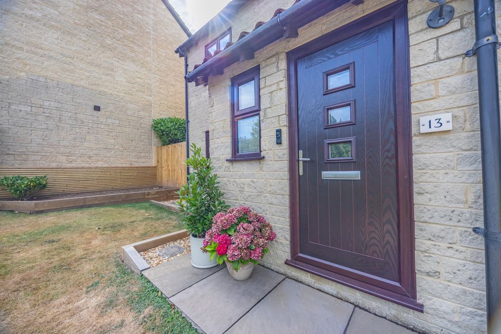 Property photo 3 of 45
