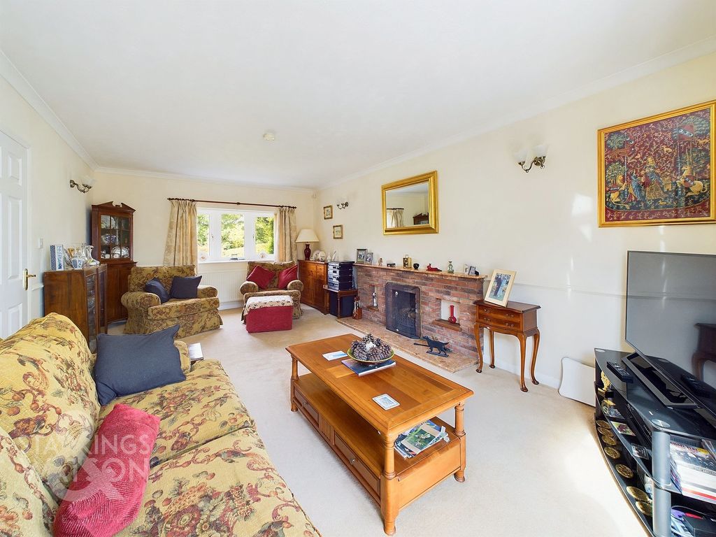 Property photo 2 of 28