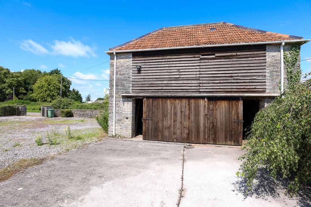 Property photo 2 of 18 2353984