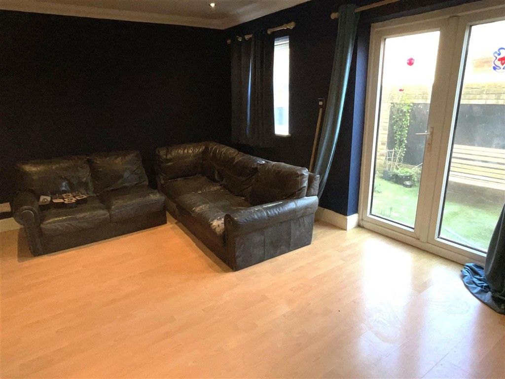 Property photo 2 of 11 Lounge