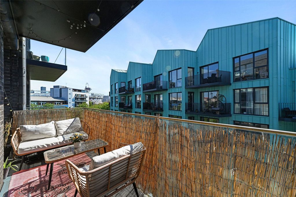 Property photo 2 of 18 Balcony