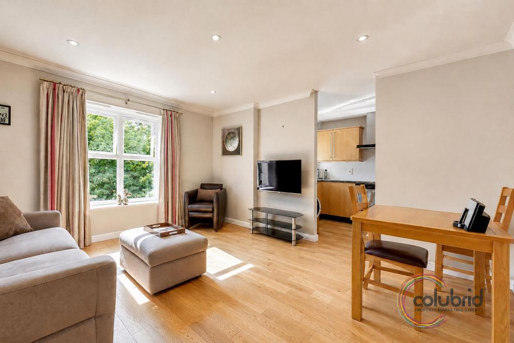 Property photo 3 of 16 Bfaba3d5-6991-4c3A-B906-5E37B6876095.Png