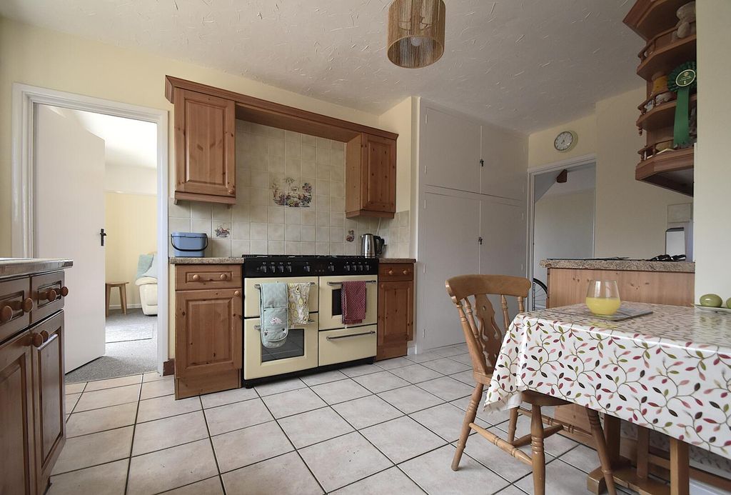 Property photo 2 of 13 Kitchen