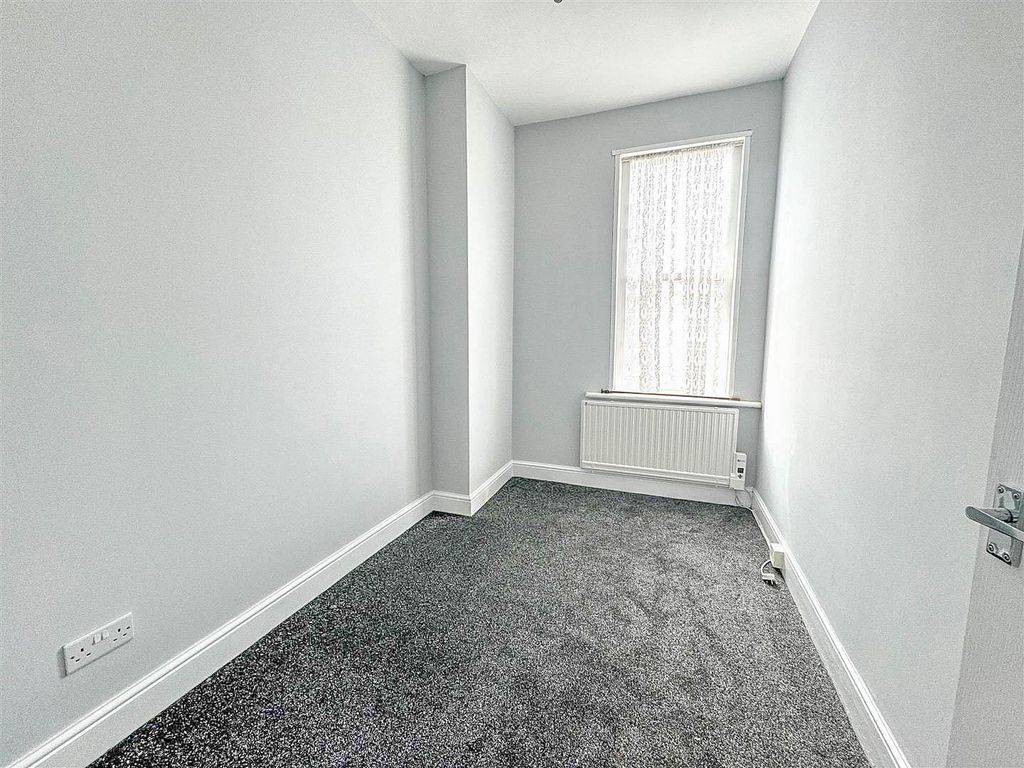 Property photo 3 of 8 Bedroom