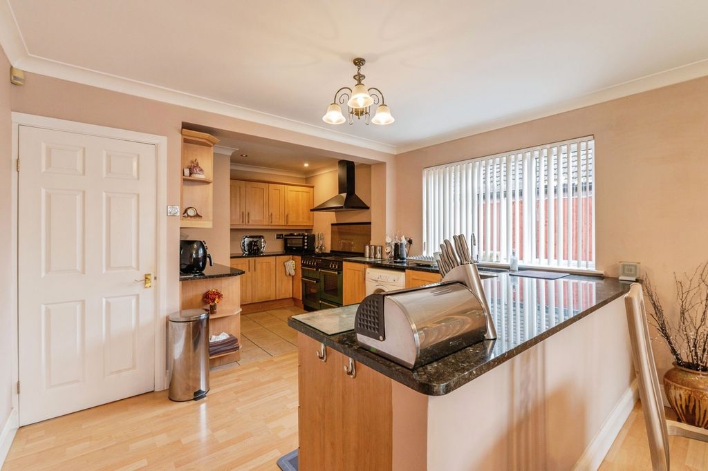 Property photo 3 of 23 Pbox-Img.Jpg