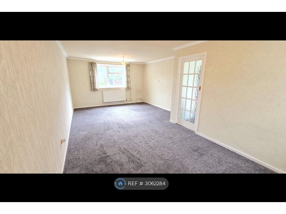 Property photo 3 of 14 Living Room