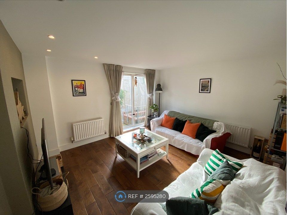 Property photo 2 of 10 Living Room