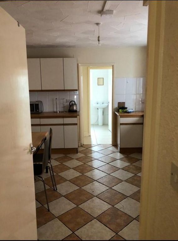 Property photo 2 of 7 Kitchen