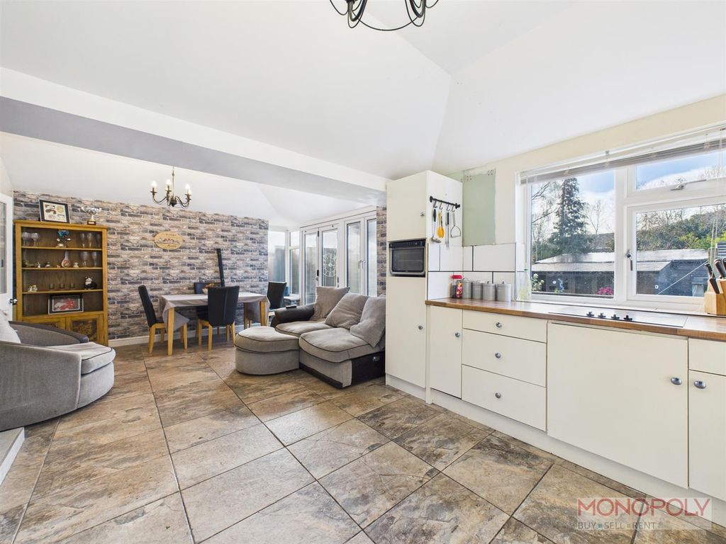 Property photo 2 of 29 Cam04439G0-Pr0206-Still006.Jpg