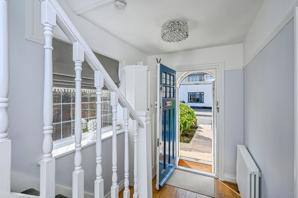 Property photo 2 of 25 Entrance