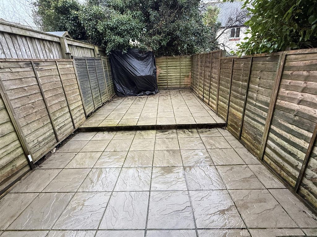 Property photo 3 of 12 Externally